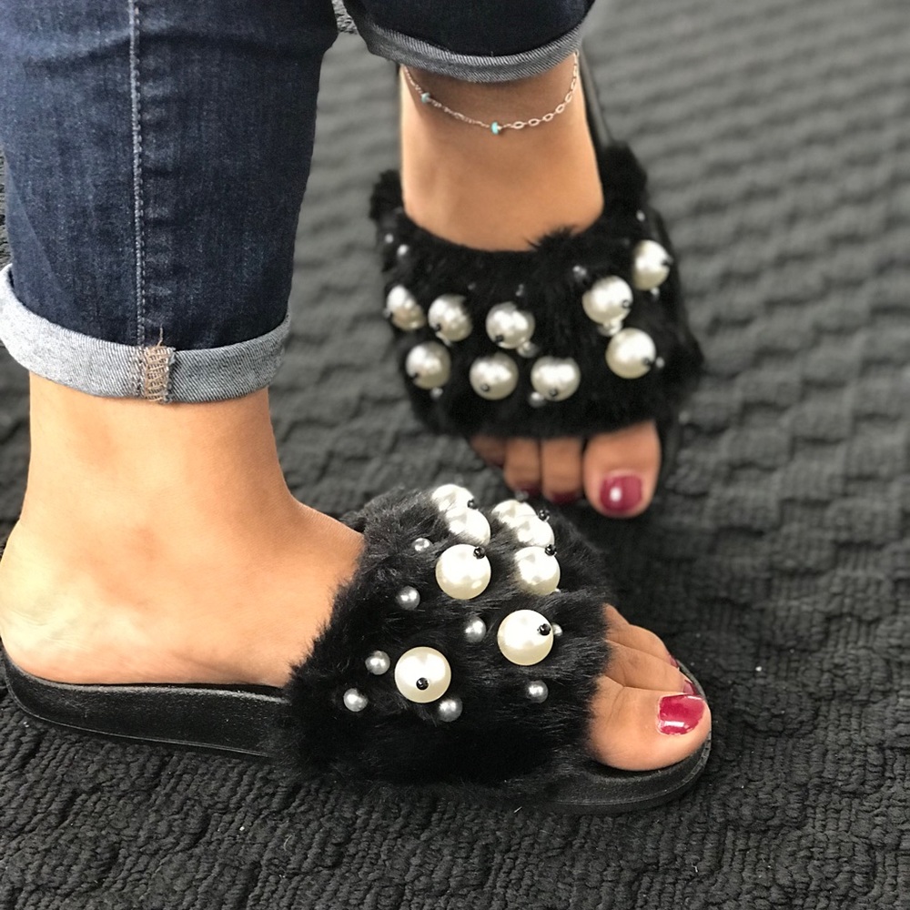 Ladies flatform slides with pearls Details. Black